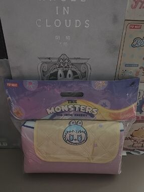 Pop Mart Labubu The Monsters Big Into Energy Blanket LIMTED EDITION